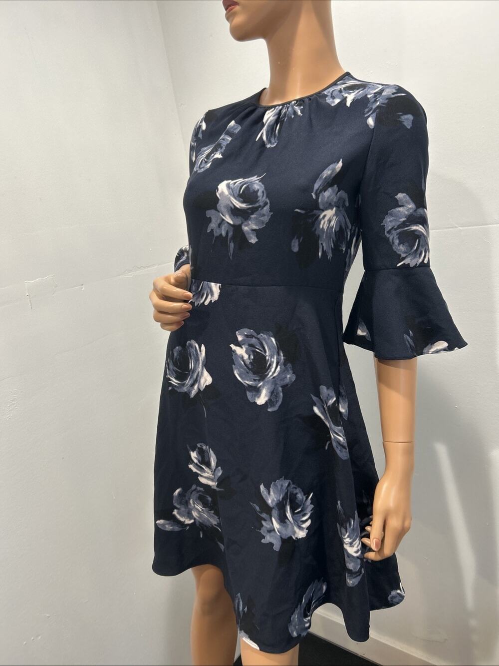 kate spade dress Navy Floral Size 0 XS Fit& Flare 3/4 Sleeves Knee Length
